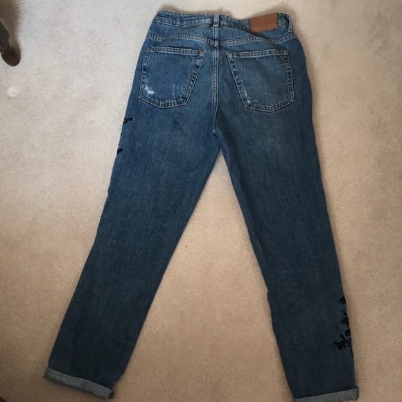 🌷Flower Embroidered Mom Jeans🌷 - Picture 2 of 6